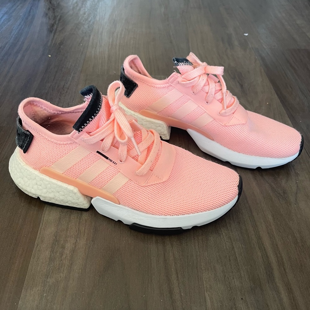 Adidas Pod S sneaker in light pink